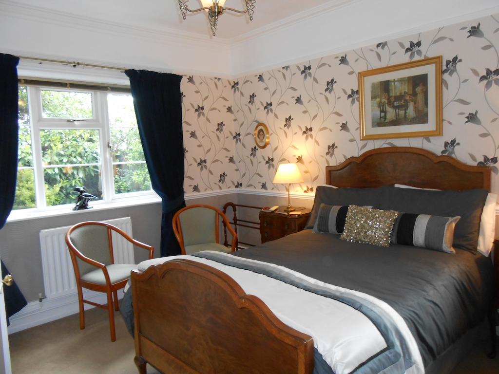 White Lodge Cheltenham Room photo