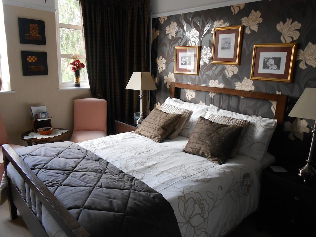 White Lodge Cheltenham Room photo