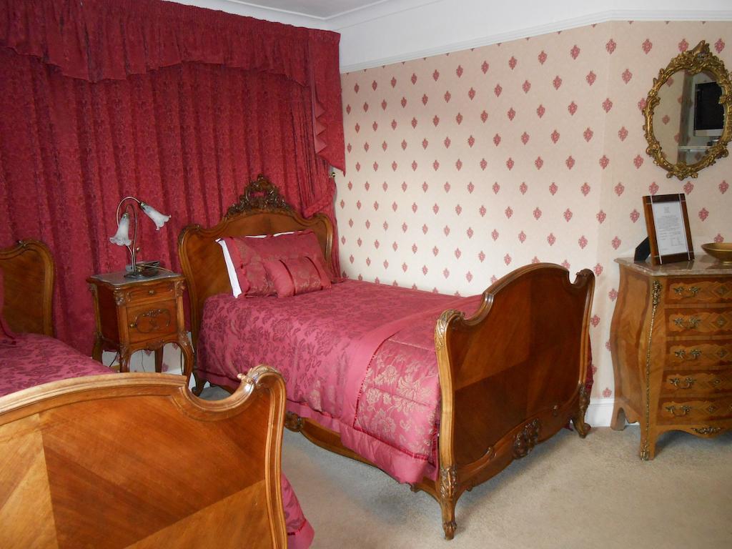 White Lodge Cheltenham Room photo