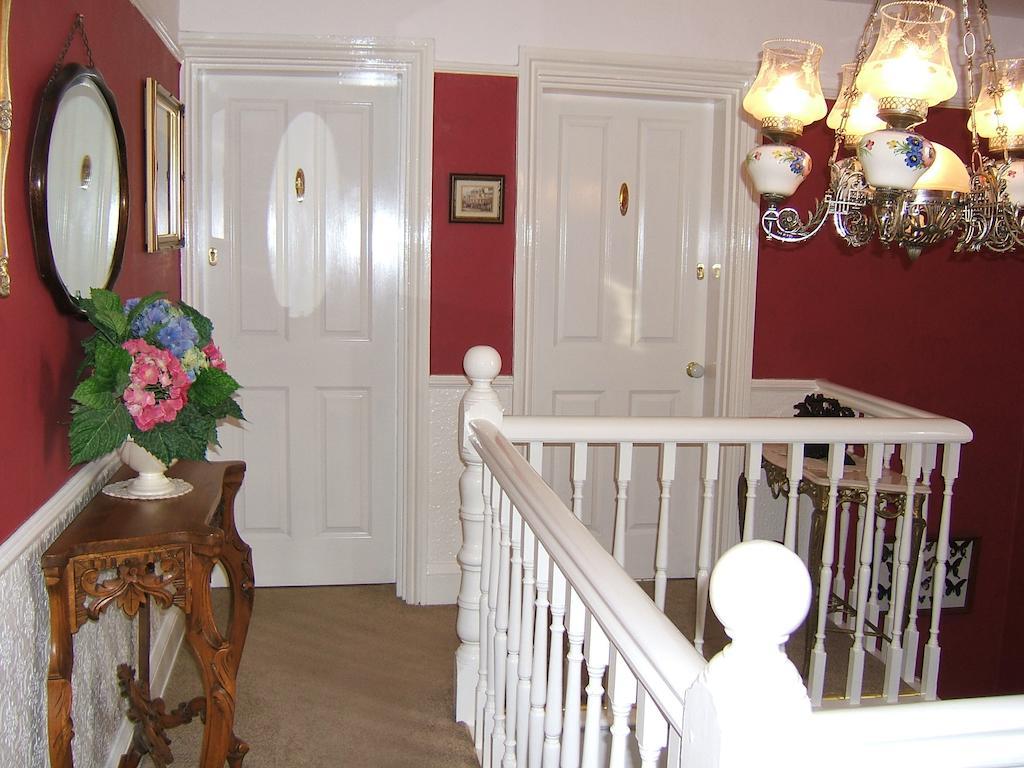 White Lodge Cheltenham Room photo